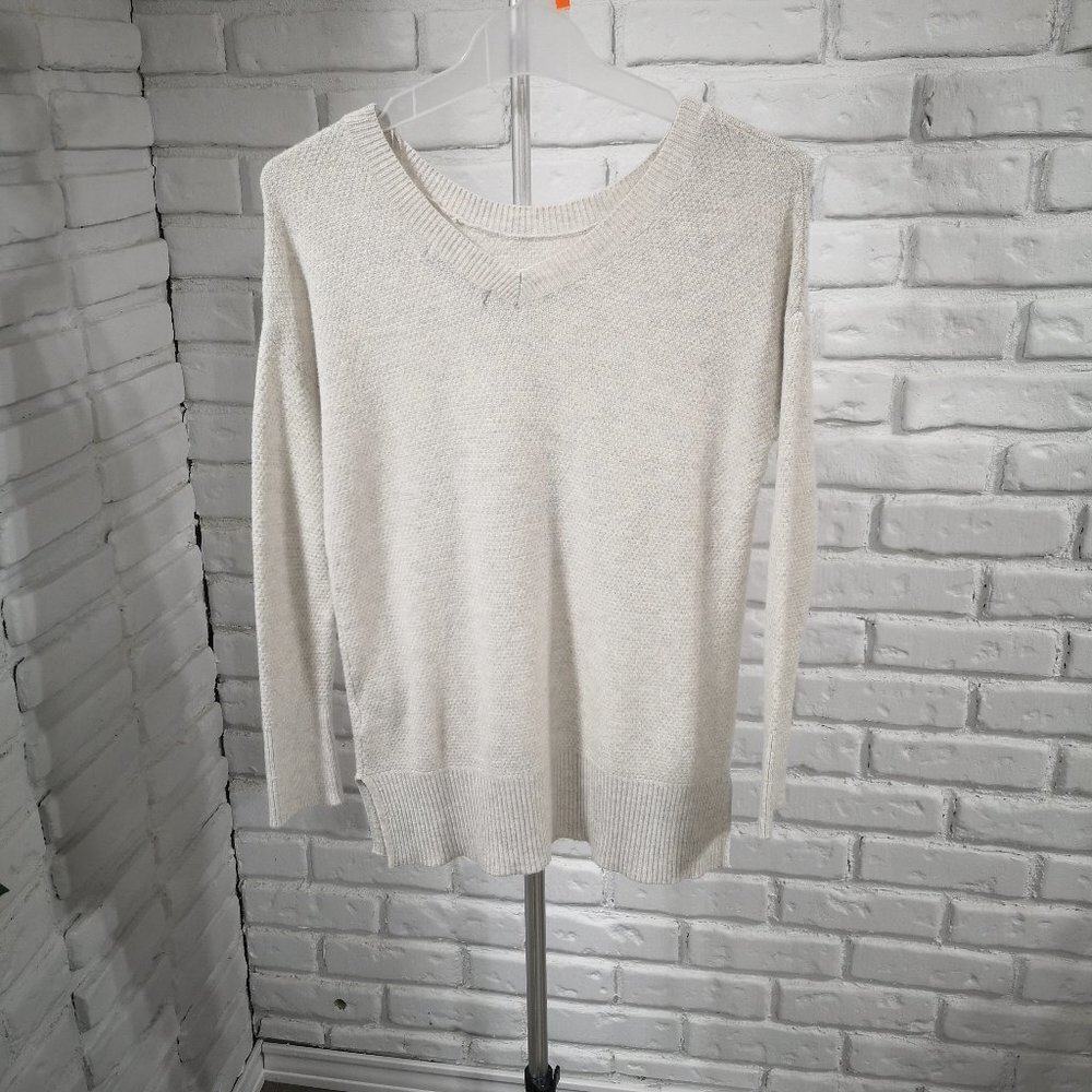 Denver Hayes Ladies Size XS Light Grey 3/4 Length Sleeve Sweater